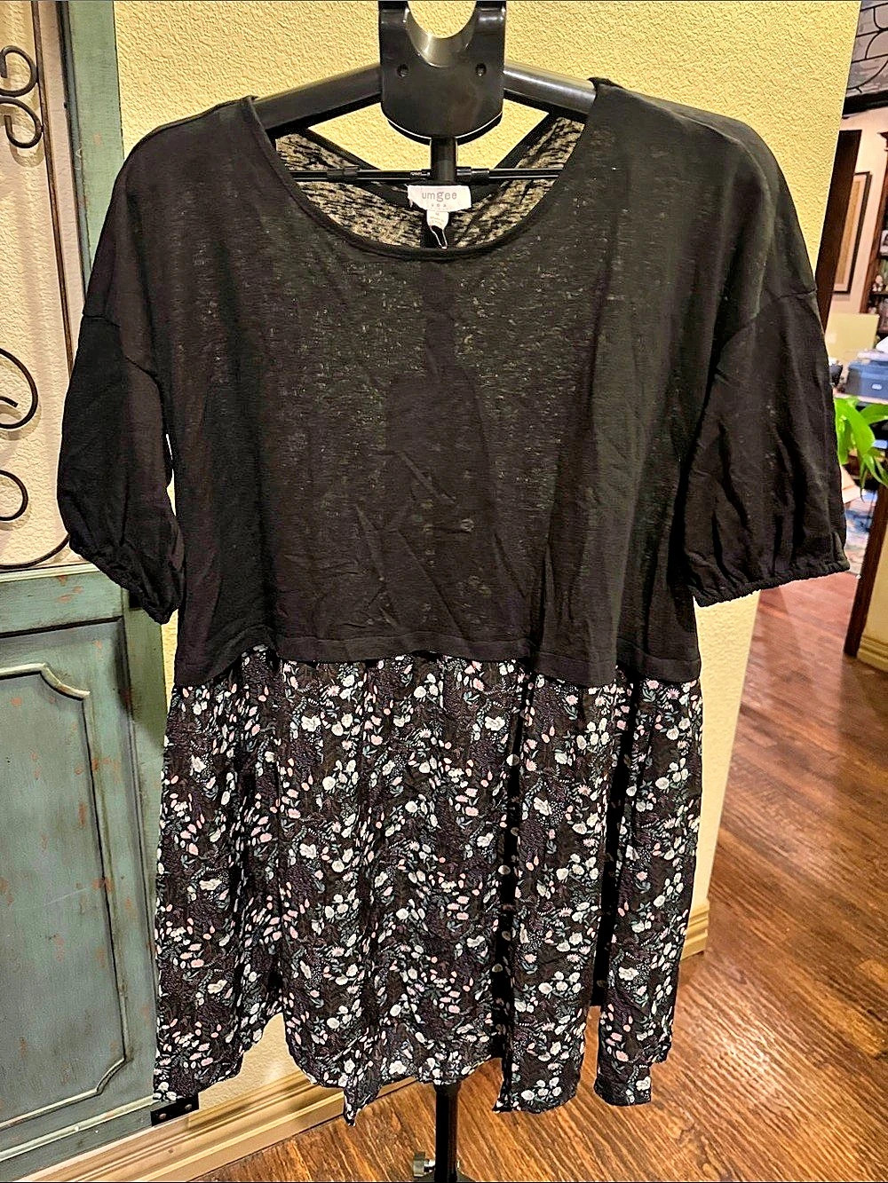 Umgee Floral Mini Dress in Black & Pink Size Medium NWT